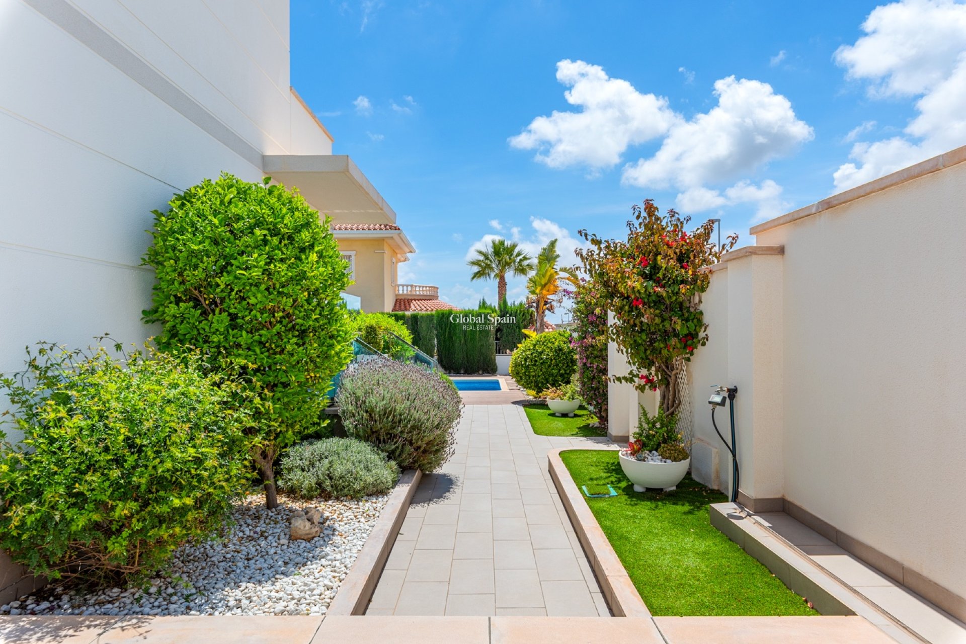 Resale - Villa -
CIUDAD QUESADA