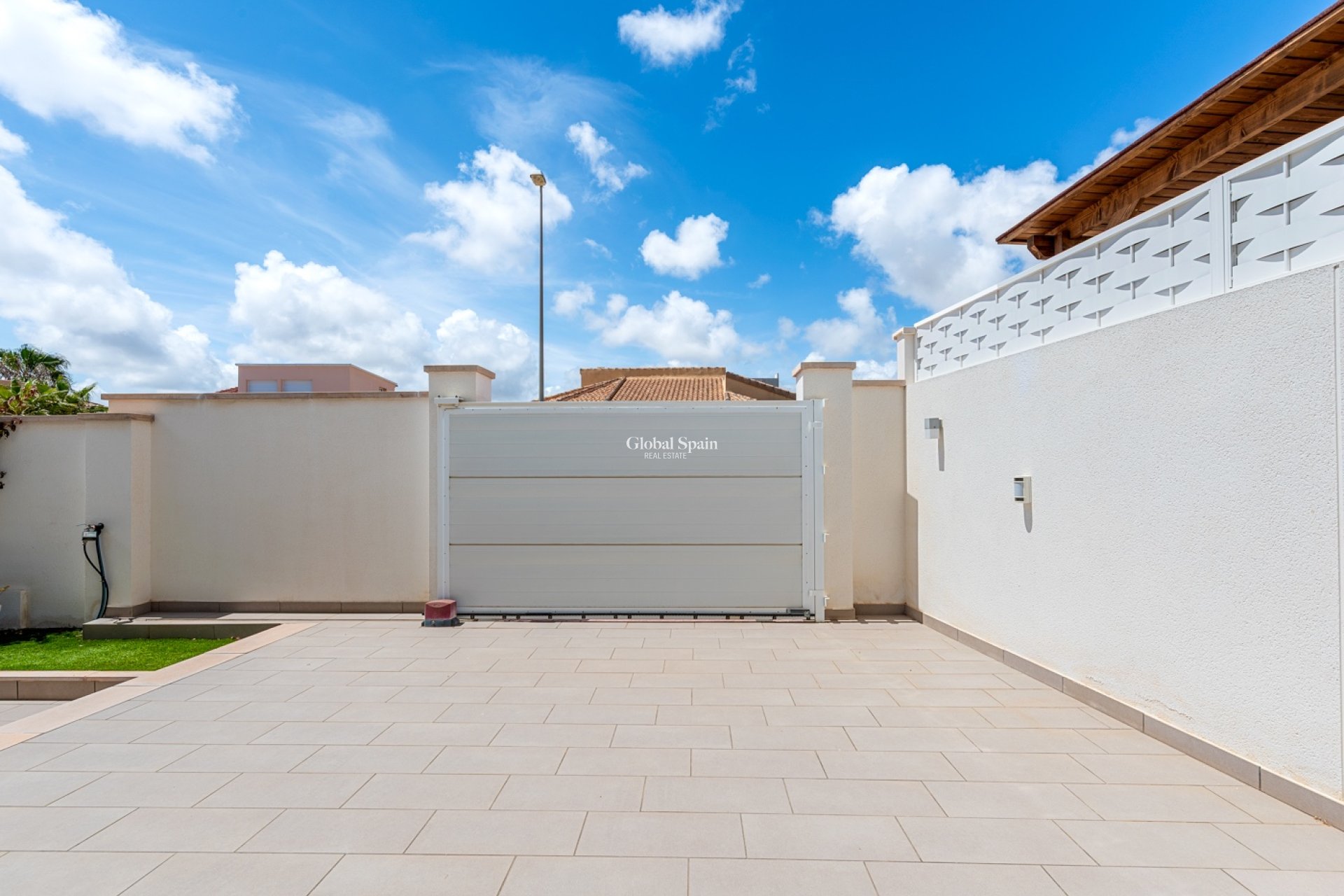 Resale - Villa -
CIUDAD QUESADA