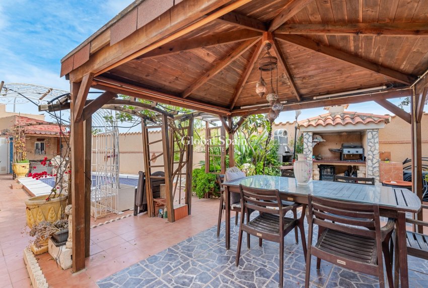 Resale - Villa -
CIUDAD QUESADA