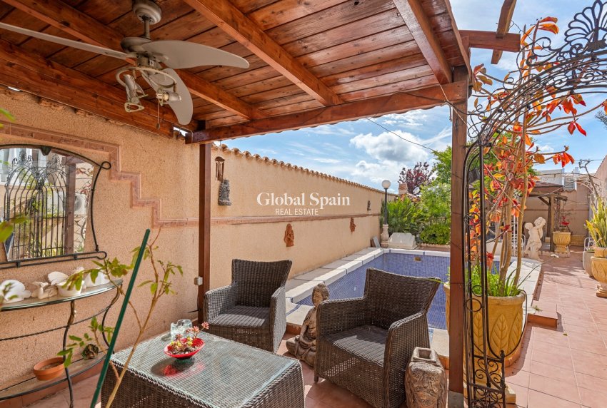 Resale - Villa -
CIUDAD QUESADA