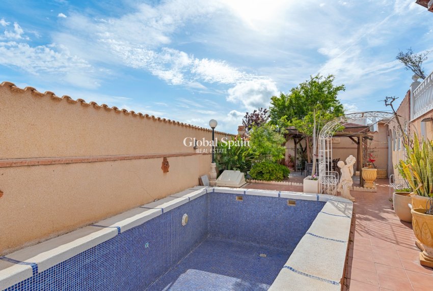 Resale - Villa -
CIUDAD QUESADA