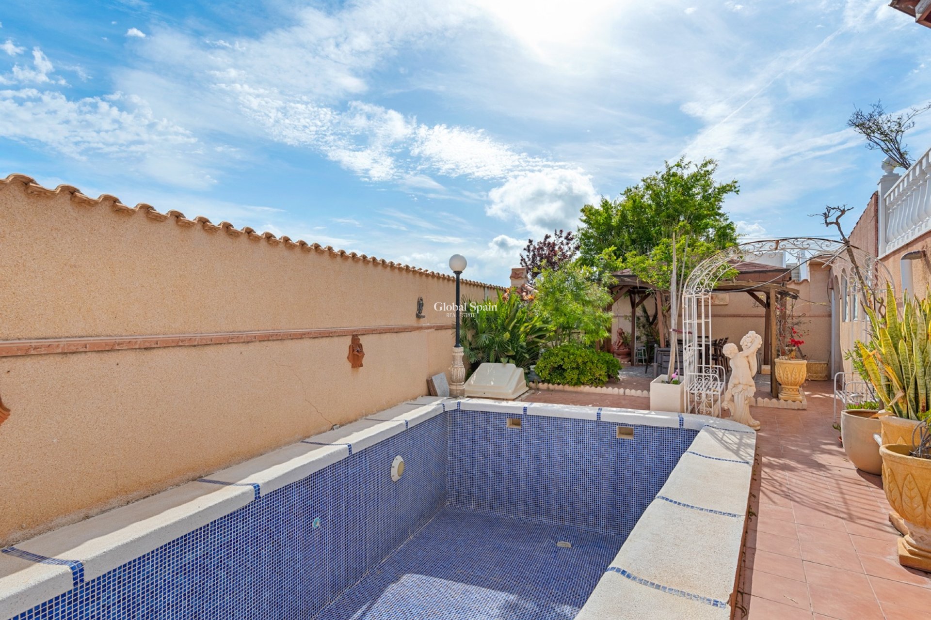 Resale - Villa -
CIUDAD QUESADA