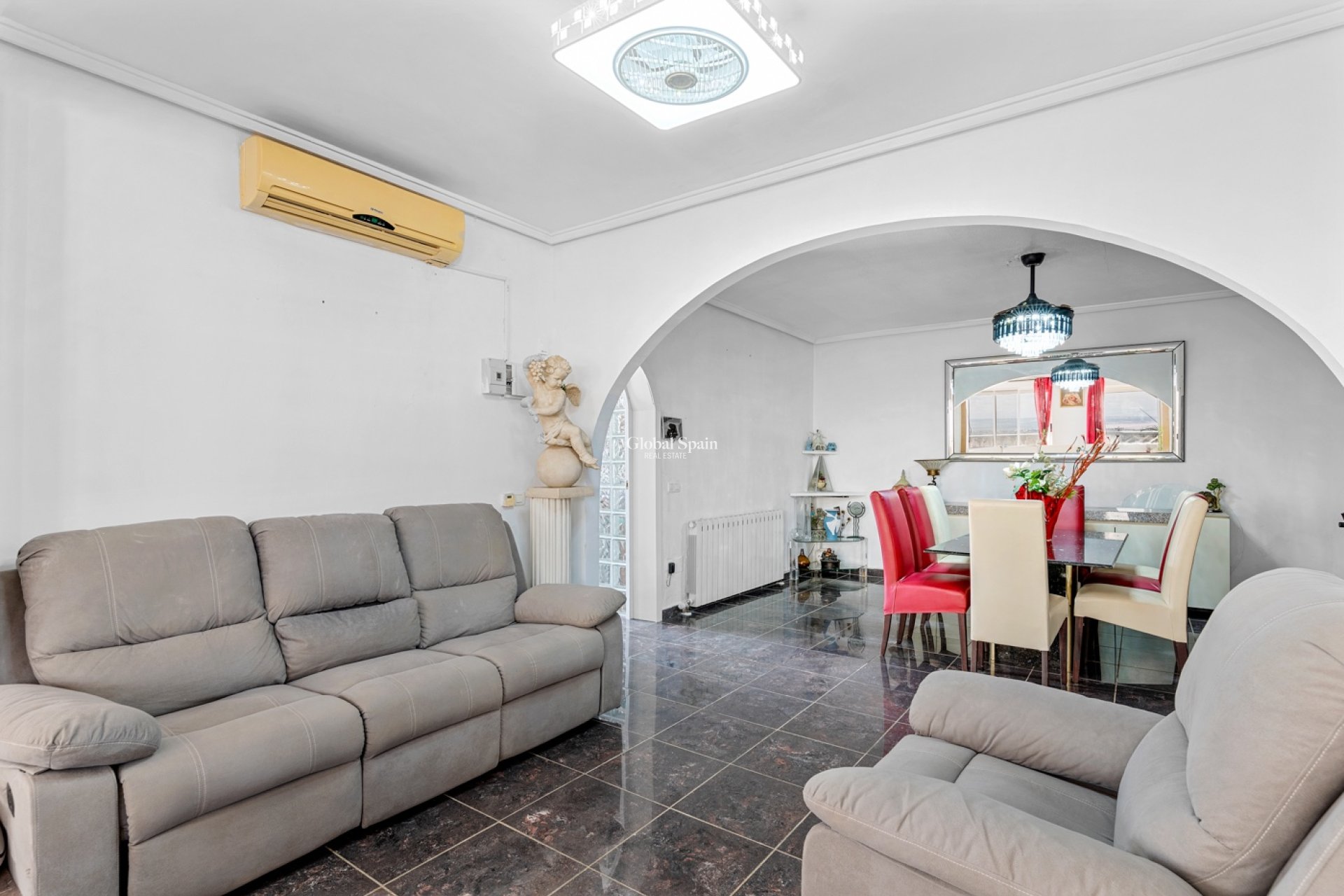 Resale - Villa -
CIUDAD QUESADA