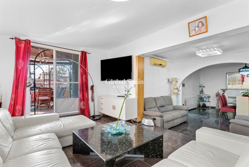 Resale - Villa -
CIUDAD QUESADA