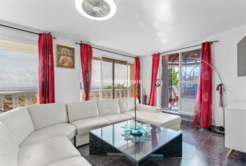 Resale - Villa -
CIUDAD QUESADA