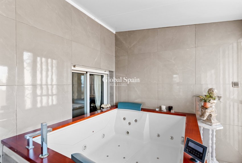 Resale - Villa -
CIUDAD QUESADA