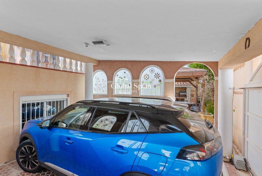 Resale - Villa -
CIUDAD QUESADA