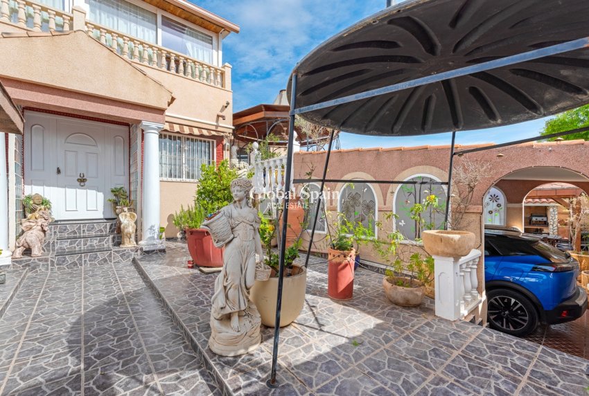 Resale - Villa -
CIUDAD QUESADA