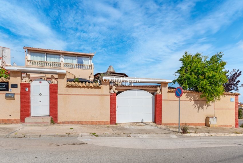 Resale - Villa -
CIUDAD QUESADA