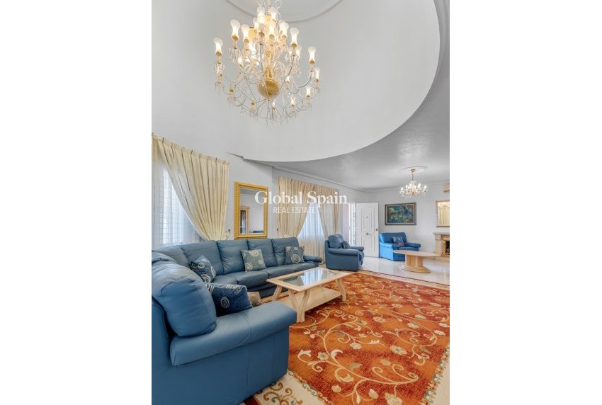 Resale - VILLA -
CIUDAD QUESADA