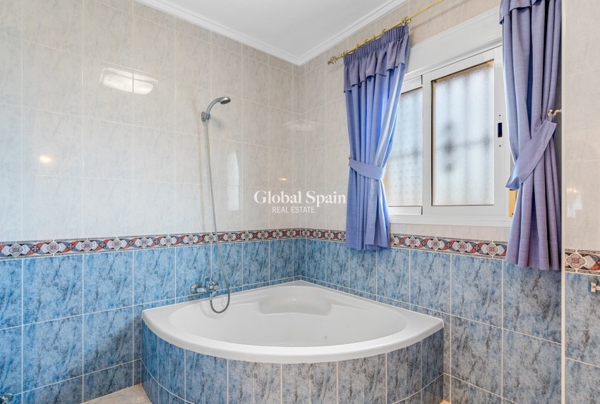 Resale - VILLA -
CIUDAD QUESADA