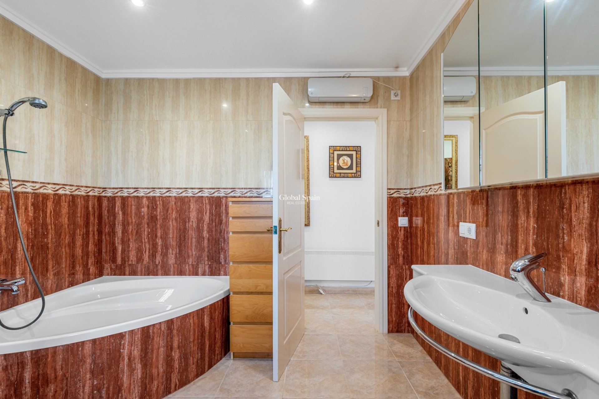 Resale - VILLA -
CIUDAD QUESADA