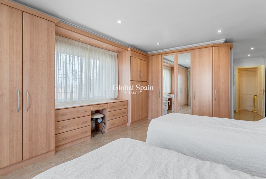 Resale - VILLA -
CIUDAD QUESADA