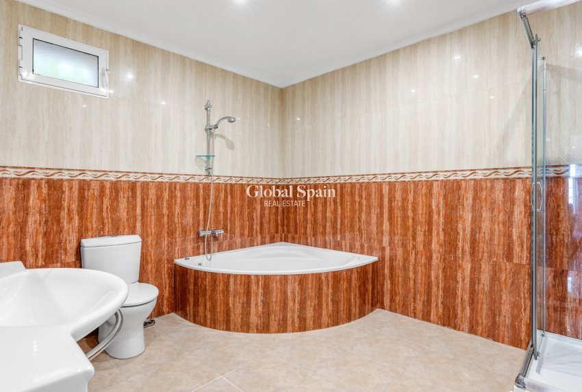 Resale - VILLA -
CIUDAD QUESADA