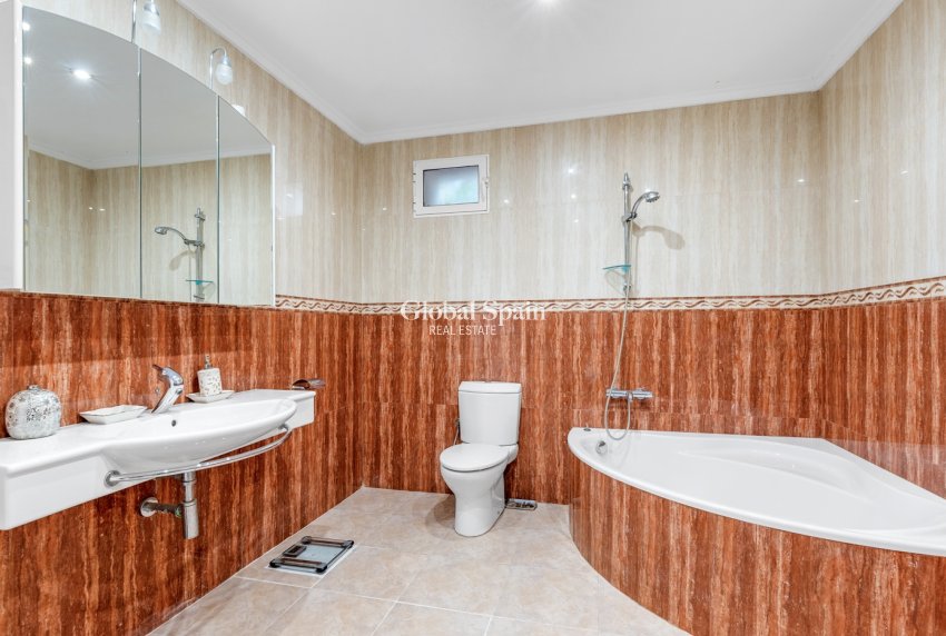 Resale - VILLA -
CIUDAD QUESADA