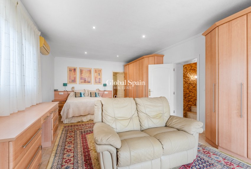 Resale - VILLA -
CIUDAD QUESADA