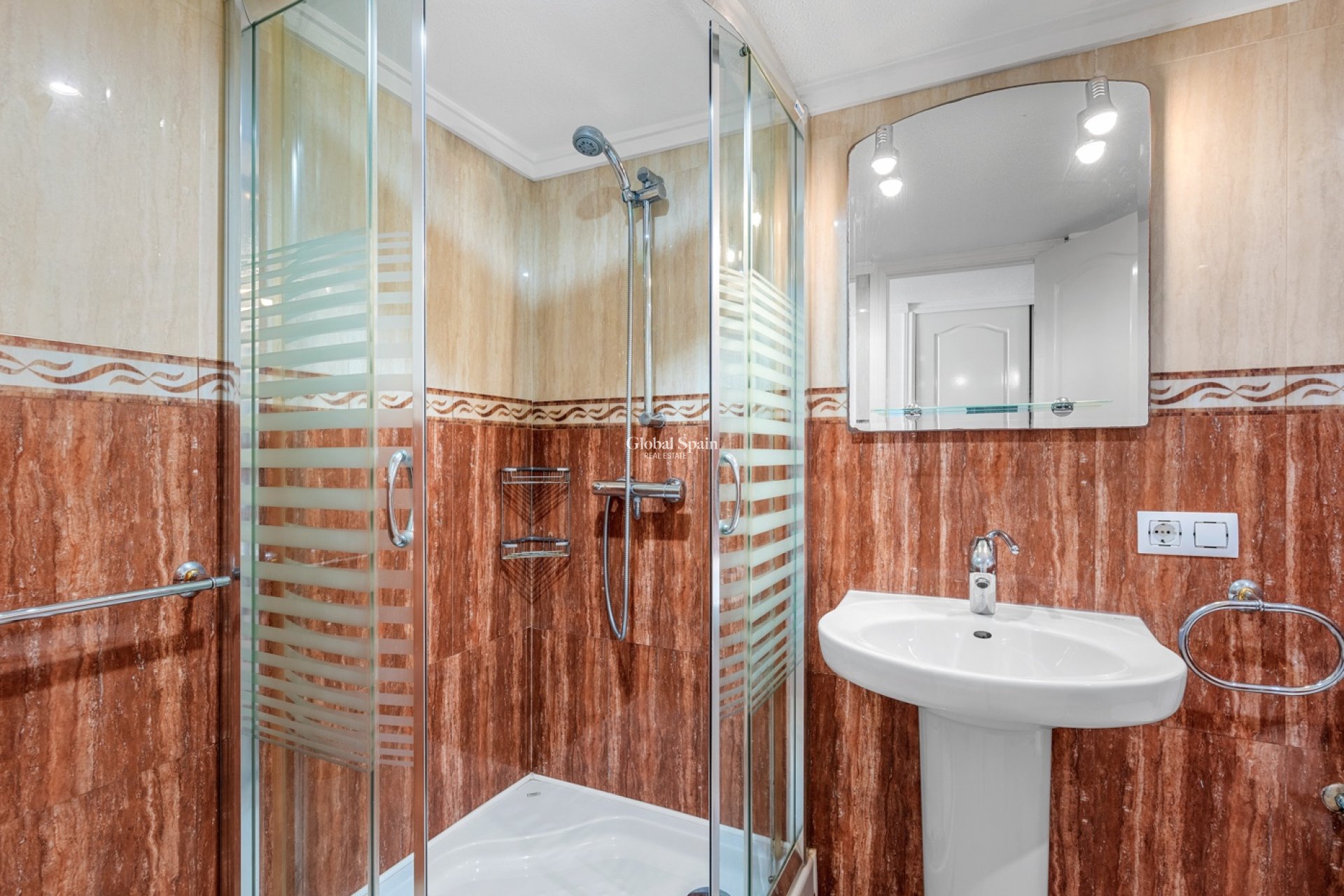 Resale - VILLA -
CIUDAD QUESADA