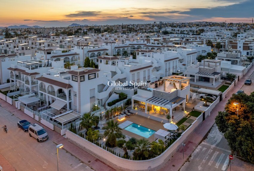 Resale - Villa -
CIUDAD QUESADA