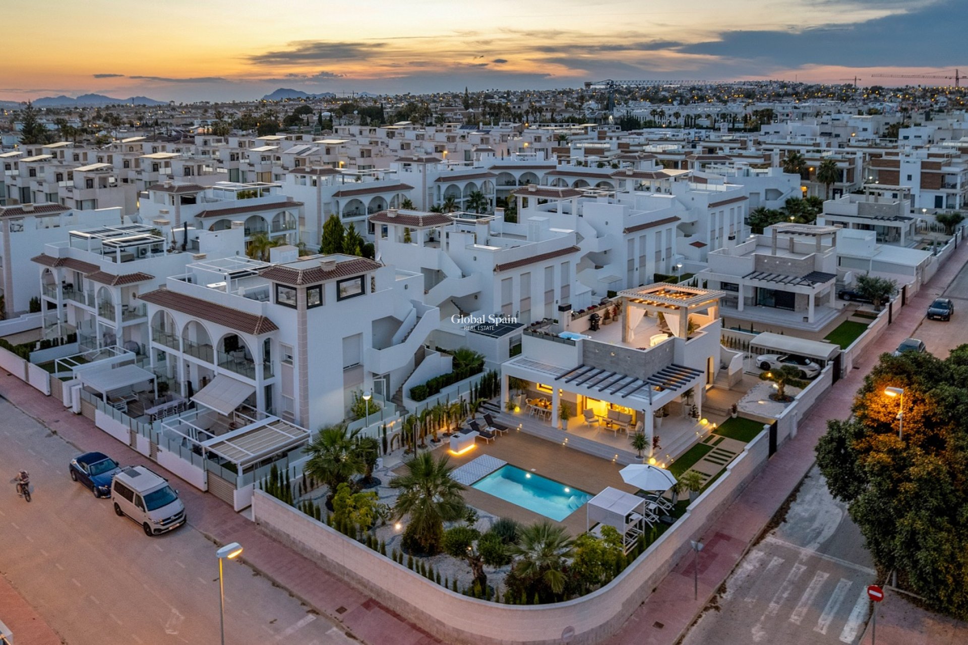 Resale - Villa -
CIUDAD QUESADA