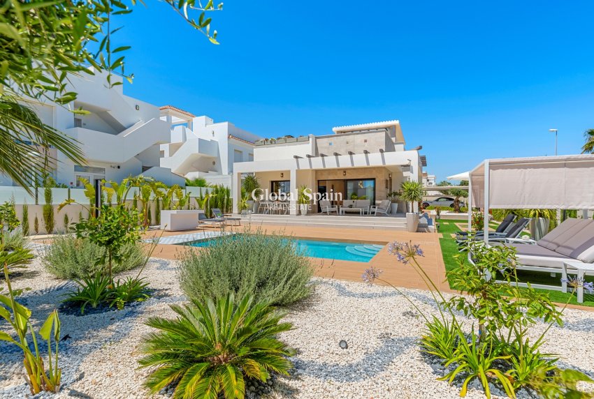 Resale - Villa -
CIUDAD QUESADA