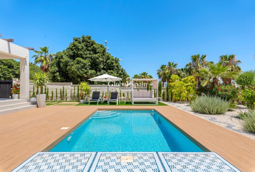 Resale - Villa -
CIUDAD QUESADA