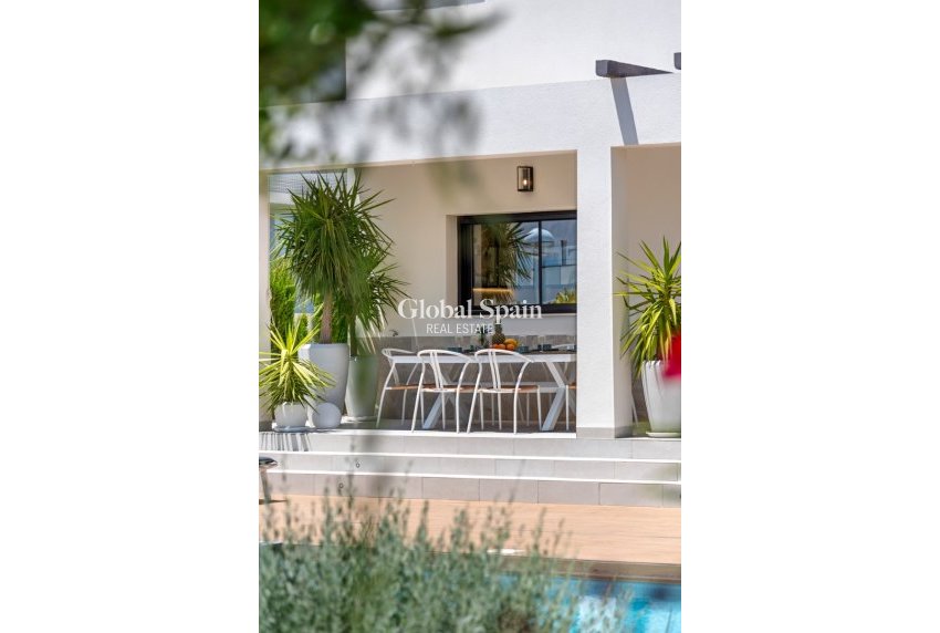 Resale - Villa -
CIUDAD QUESADA