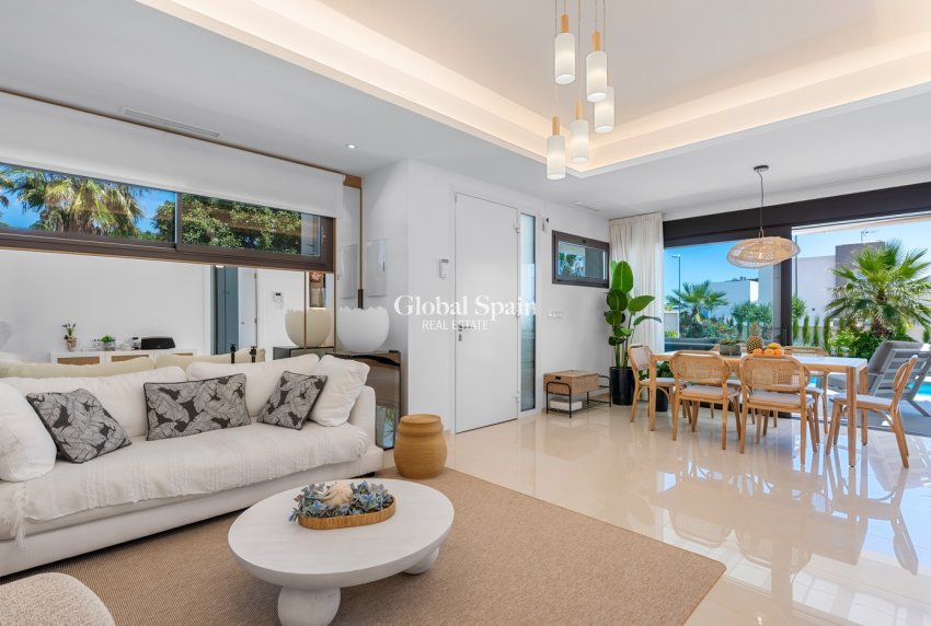 Resale - Villa -
CIUDAD QUESADA