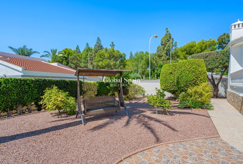 Resale - Villa -
CIUDAD QUESADA