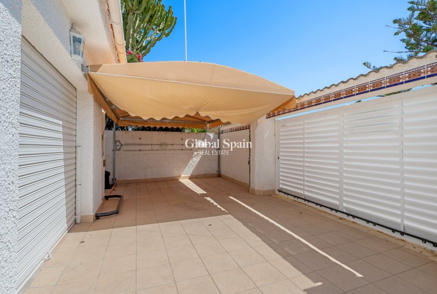 Resale - Villa -
CIUDAD QUESADA