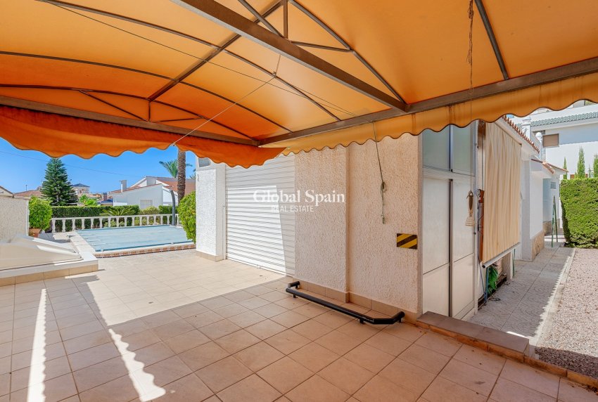 Resale - Villa -
CIUDAD QUESADA