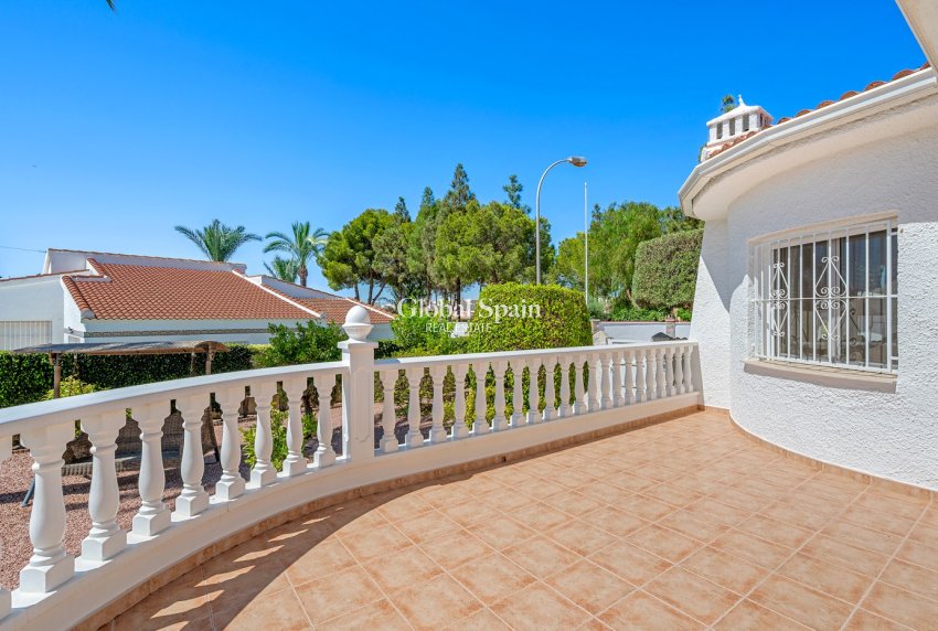 Resale - Villa -
CIUDAD QUESADA