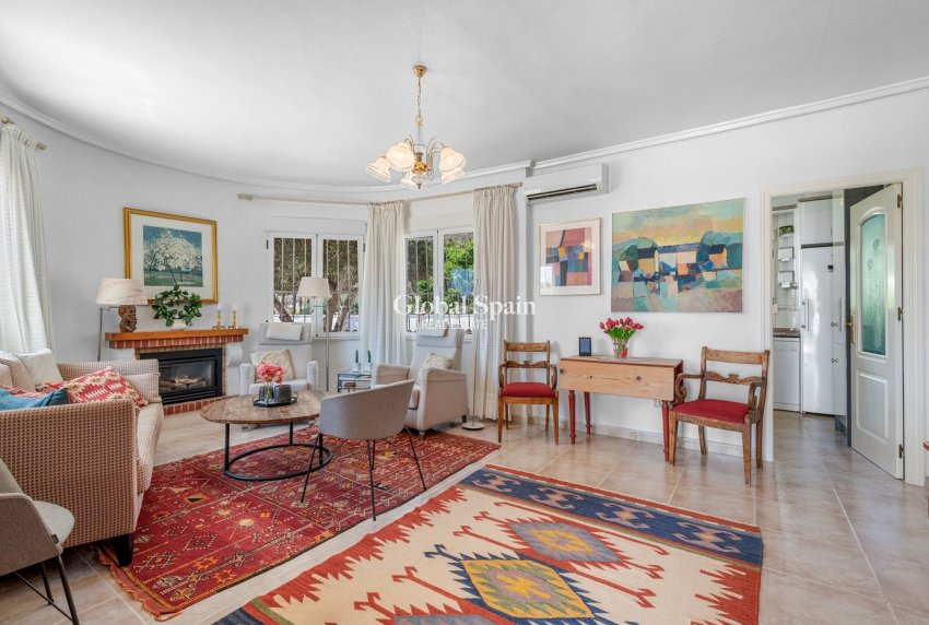 Resale - Villa -
CIUDAD QUESADA