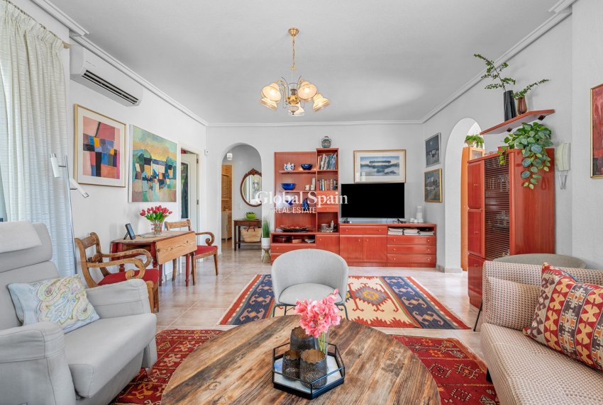 Resale - Villa -
CIUDAD QUESADA