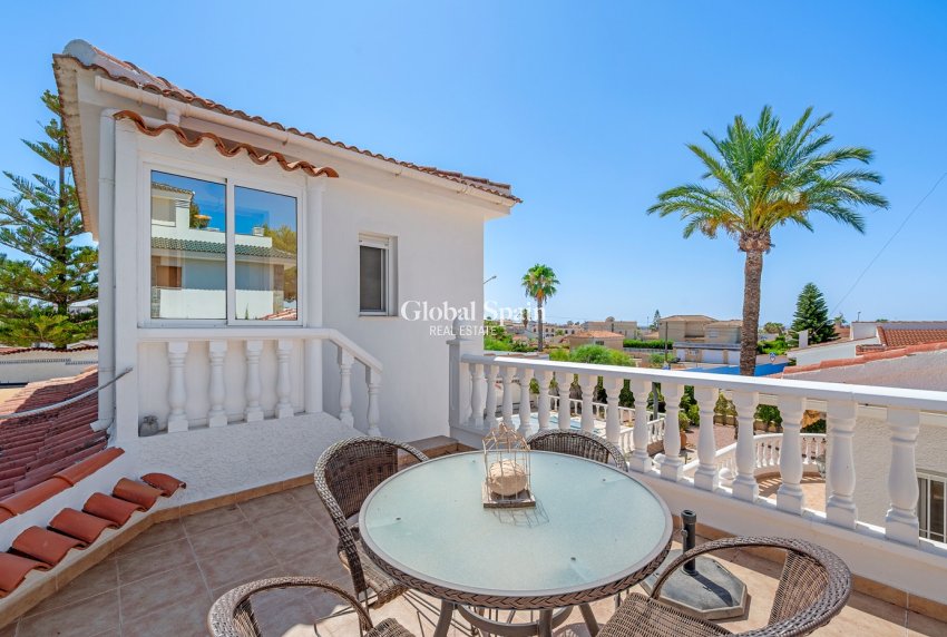 Resale - Villa -
CIUDAD QUESADA