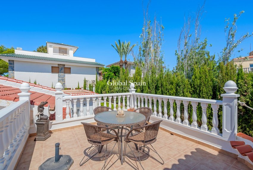 Resale - Villa -
CIUDAD QUESADA