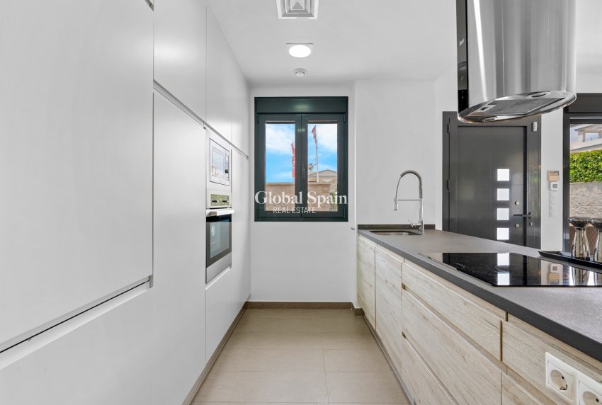 Resale - Villa -
CIUDAD QUESADA