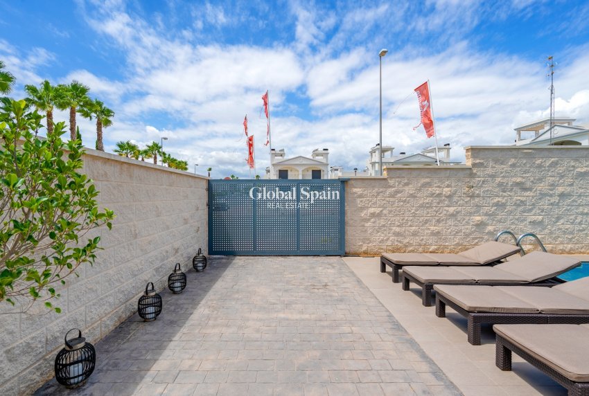 Resale - Villa -
CIUDAD QUESADA