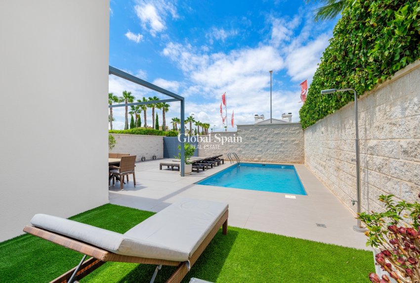 Resale - Villa -
CIUDAD QUESADA