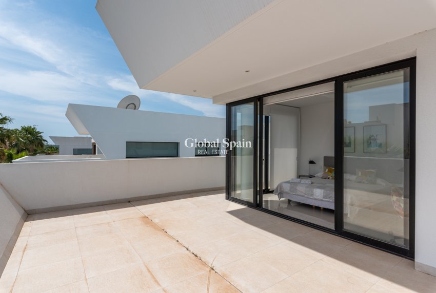 Resale - Villa -
CIUDAD QUESADA