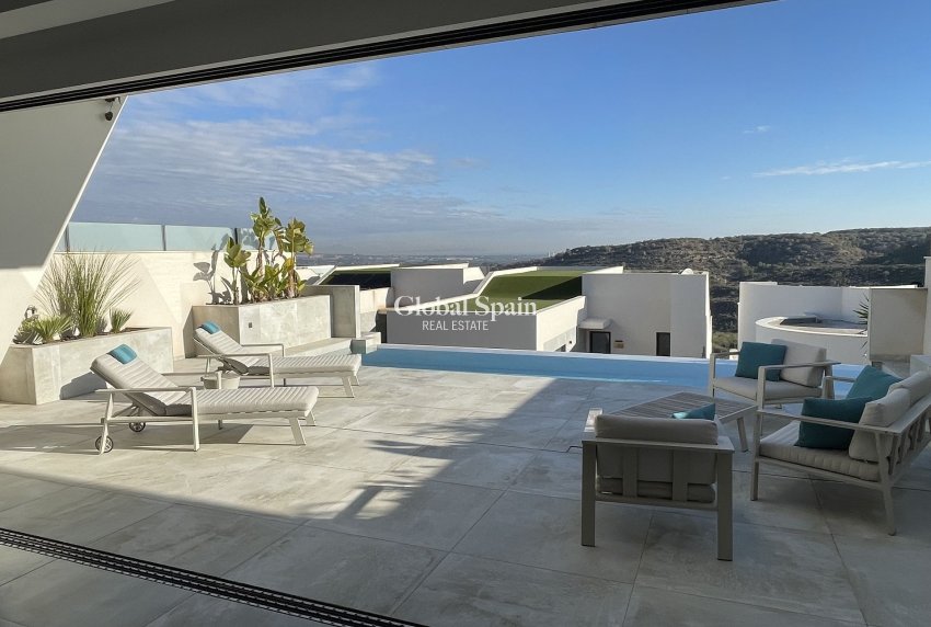 Resale - Villa -
CIUDAD QUESADA