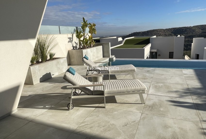 Resale - Villa -
CIUDAD QUESADA