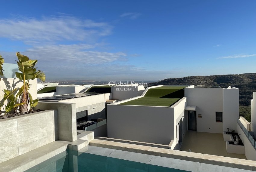 Resale - Villa -
CIUDAD QUESADA