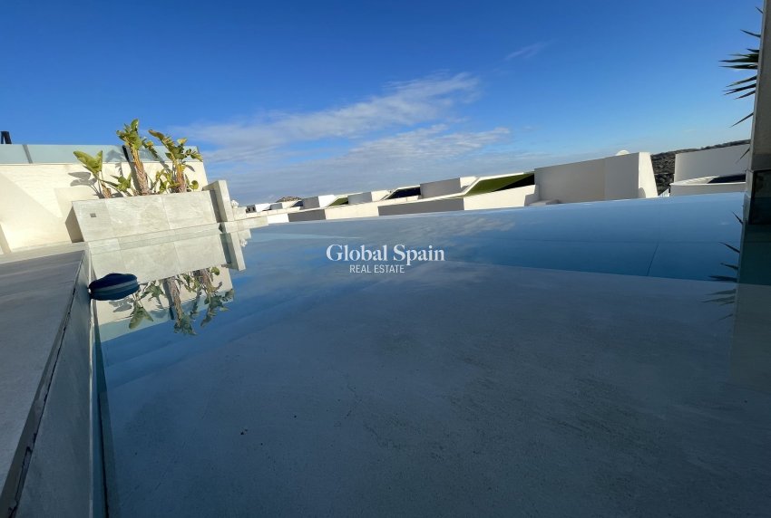 Resale - Villa -
CIUDAD QUESADA