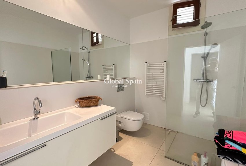 Resale - VILLA -
COSTA DE LA CALMA - Calvià