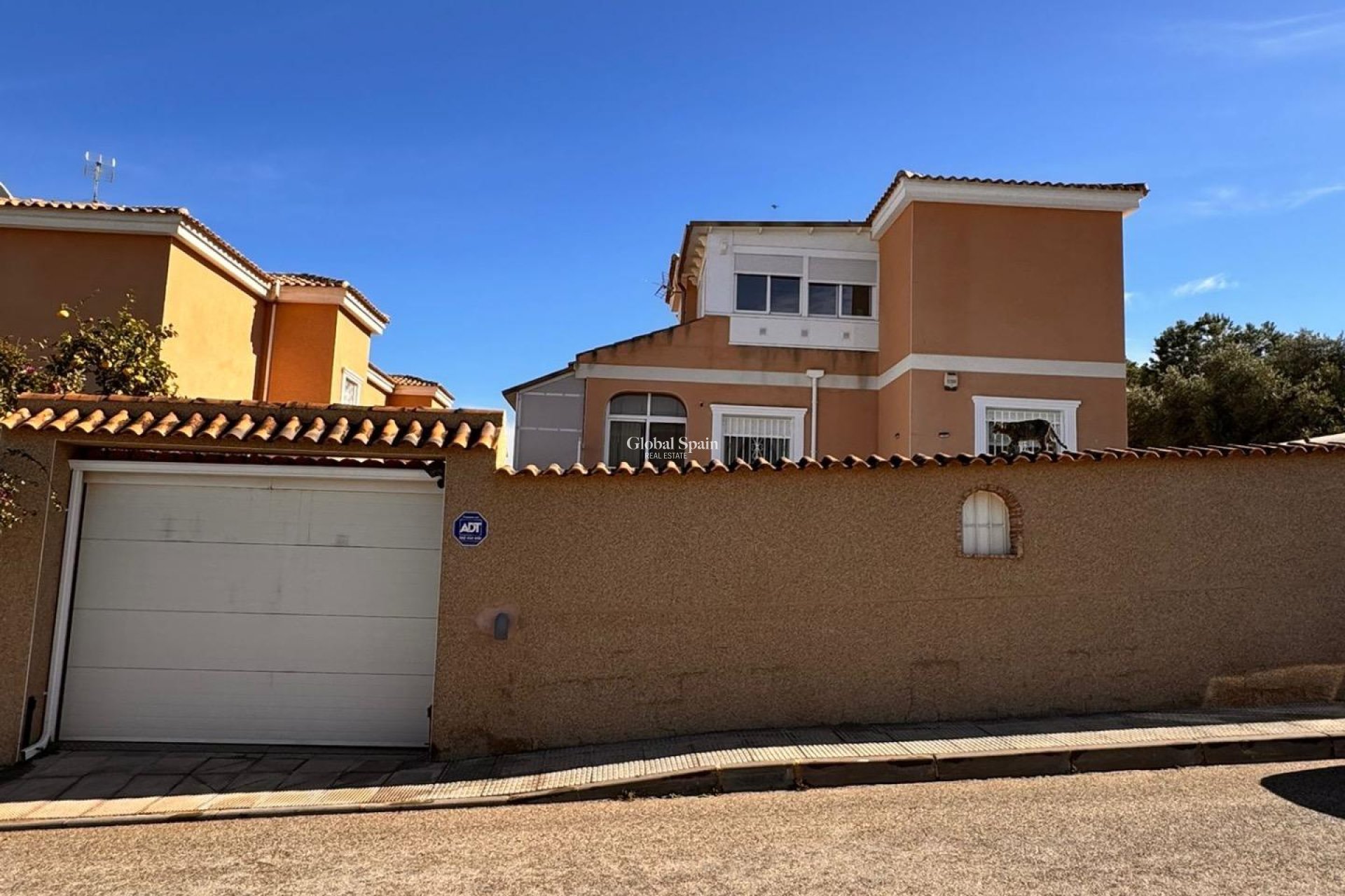 Resale - VILLA -
COX - Cox