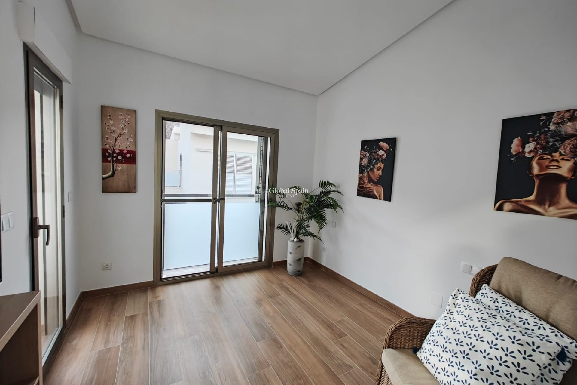 Resale - VILLA -
COX - Cox