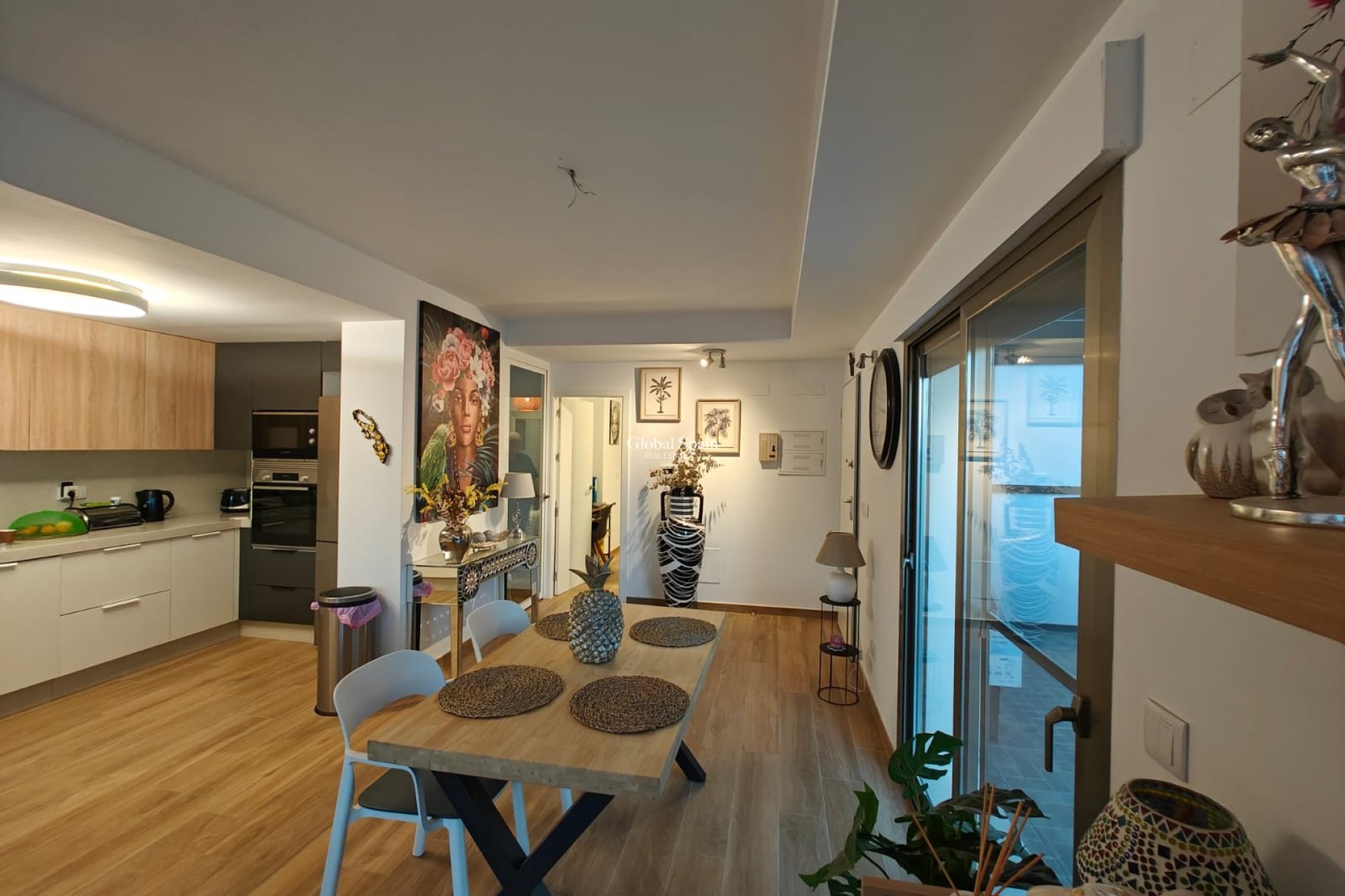 Resale - VILLA -
COX - Cox