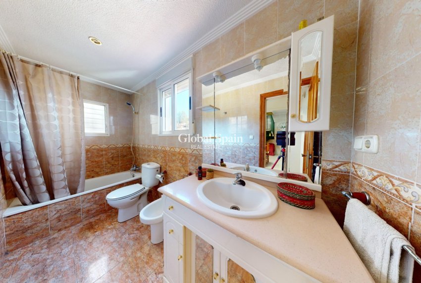 Resale - VILLA -
CREVILLENTE - Inland