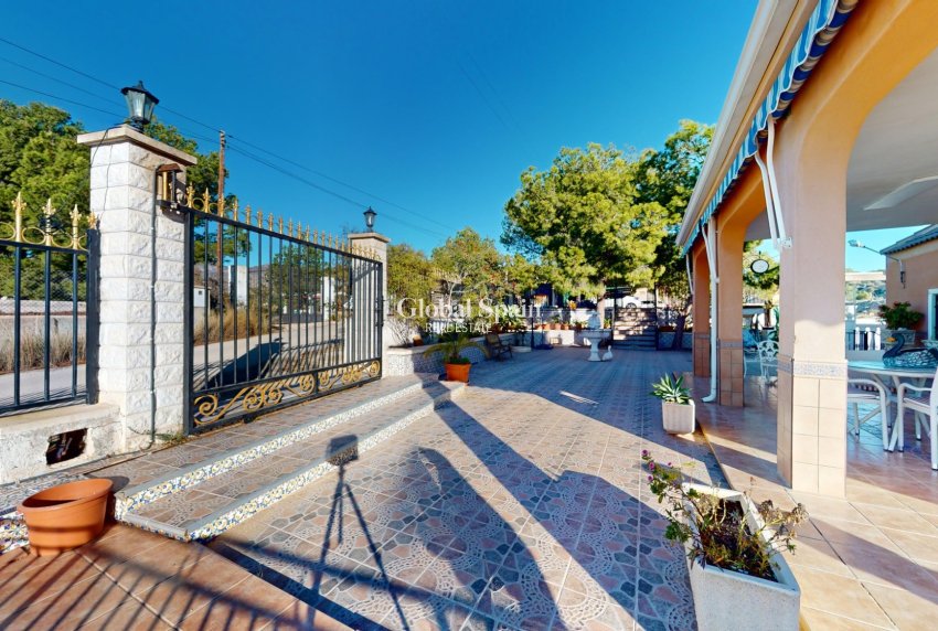 Resale - VILLA -
CREVILLENTE - Inland