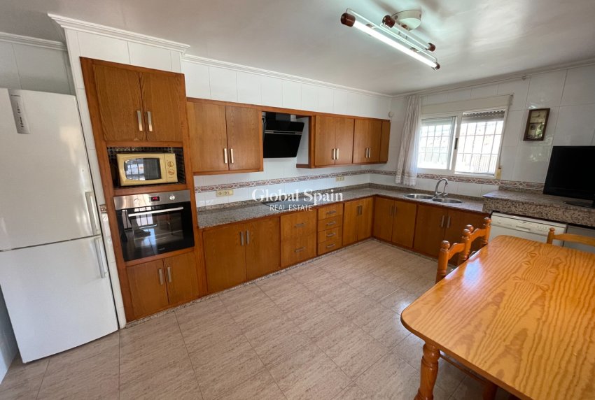 Resale - VILLA -
CREVILLENTE - Inland